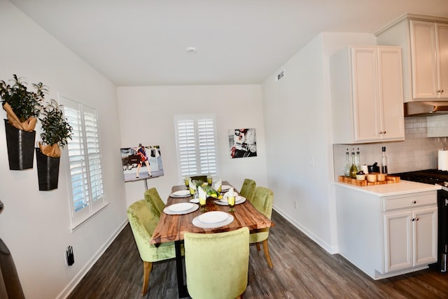 dining space featuring dark wood finished floors, plenty of natural light, visible vents, and baseboards