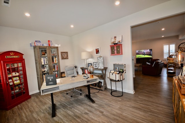 office area featuring visible vents, recessed lighting, baseboards, and wood finished floors