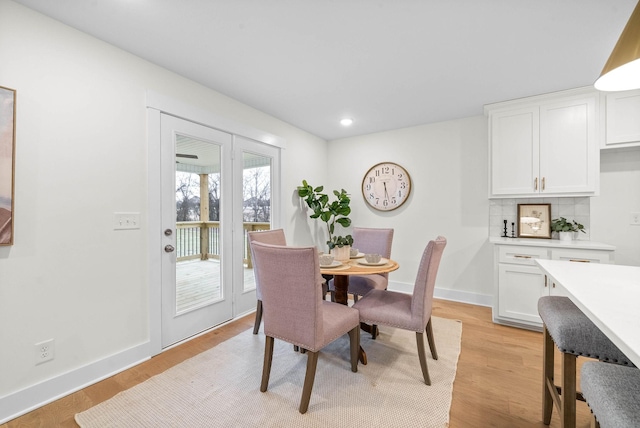 dining space featuring recessed lighting, light wood-style floors, and baseboards