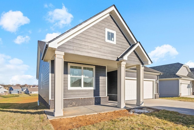 view of front of property featuring a garage, driveway, and a front yard