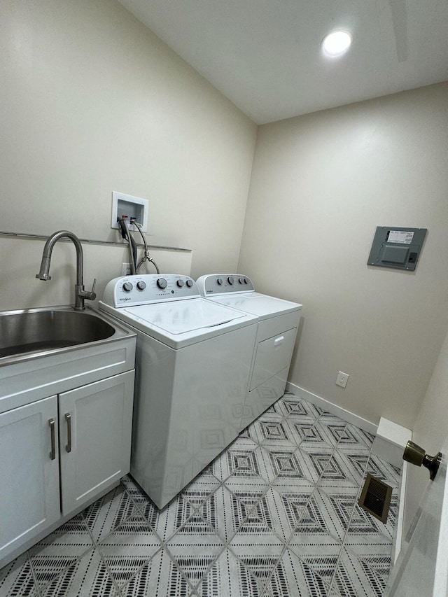 washroom with washer and clothes dryer, a sink, recessed lighting, cabinet space, and baseboards