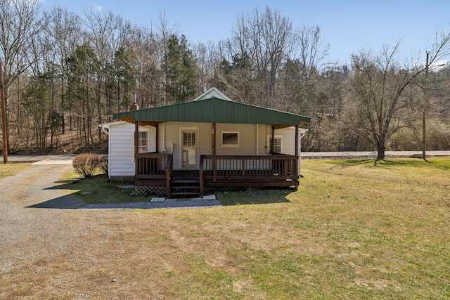 view of front of house with a front yard and dirt driveway