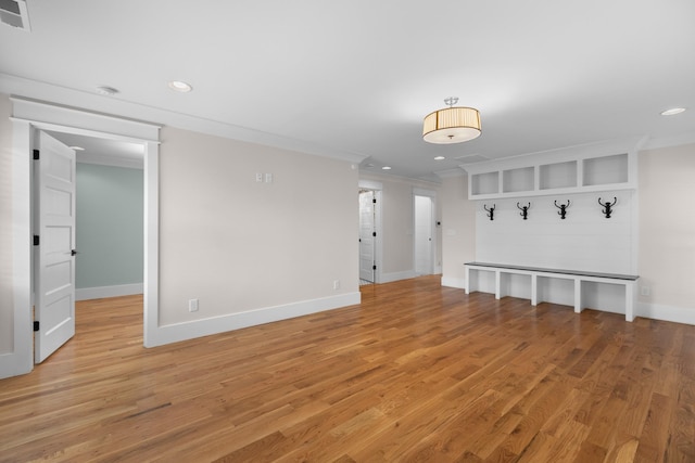 mudroom with visible vents, recessed lighting, crown molding, and light wood-style floors