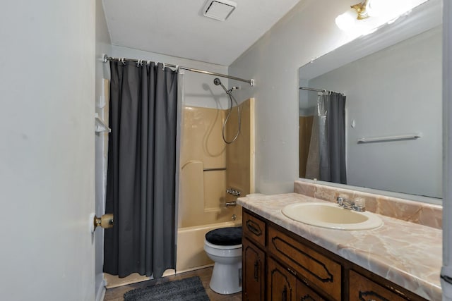 full bathroom featuring visible vents, toilet, shower / tub combo with curtain, and vanity