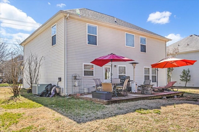 rear view of house featuring a lawn