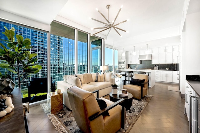 living area featuring a chandelier and expansive windows