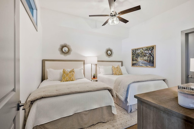 bedroom with ceiling fan