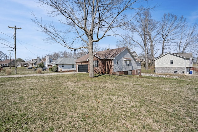 view of front facade featuring a garage, a residential view, and a front yard