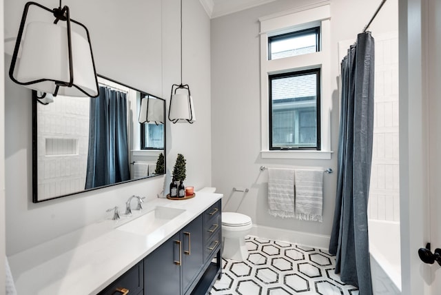 bathroom featuring vanity, baseboards, ornamental molding, shower / tub combo, and toilet