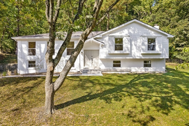 view of front of property with a front lawn