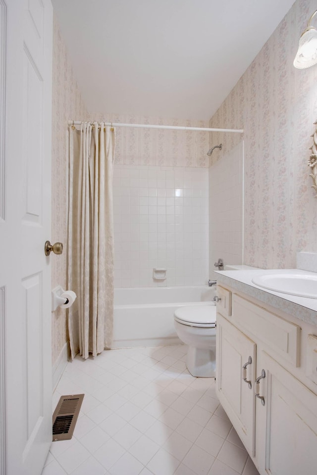 bathroom featuring visible vents, toilet, shower / bath combo, wallpapered walls, and vanity