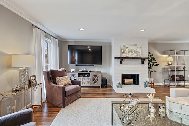 living area with crown molding, baseboards, recessed lighting, a fireplace, and wood finished floors