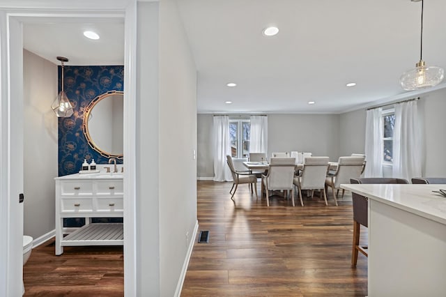 dining area featuring visible vents, recessed lighting, dark wood-type flooring, and baseboards