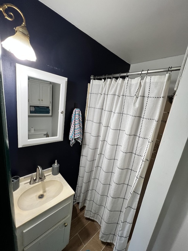 full bathroom featuring vanity and a shower with curtain