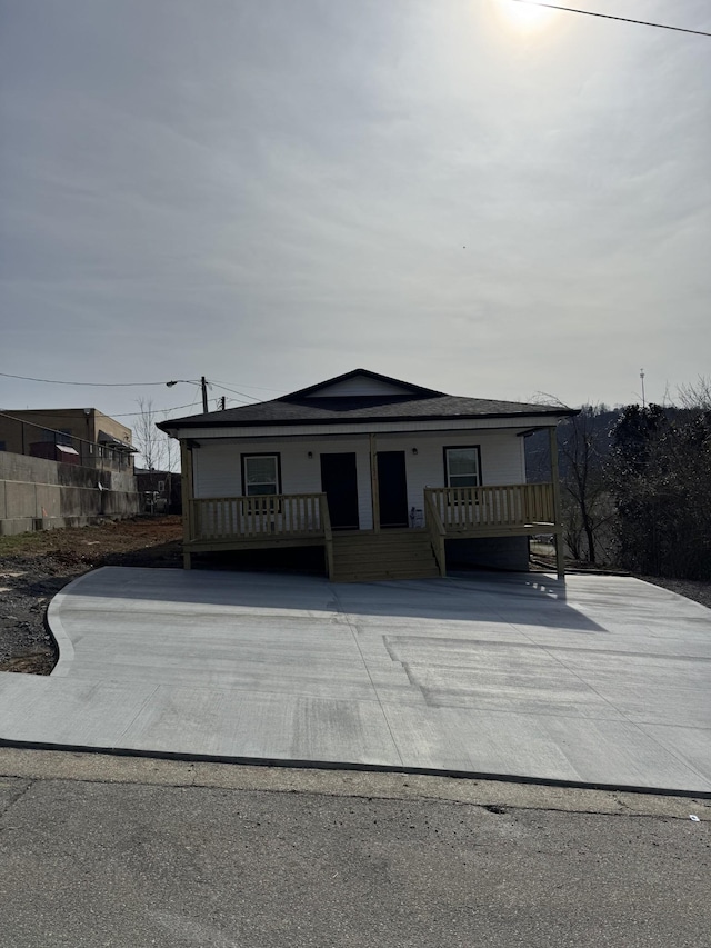 view of front of home featuring a porch