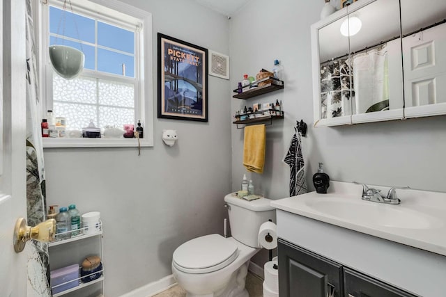 bathroom featuring vanity, toilet, a shower with curtain, and baseboards