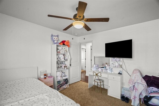 bedroom with carpet and a ceiling fan