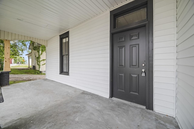 property entrance featuring covered porch