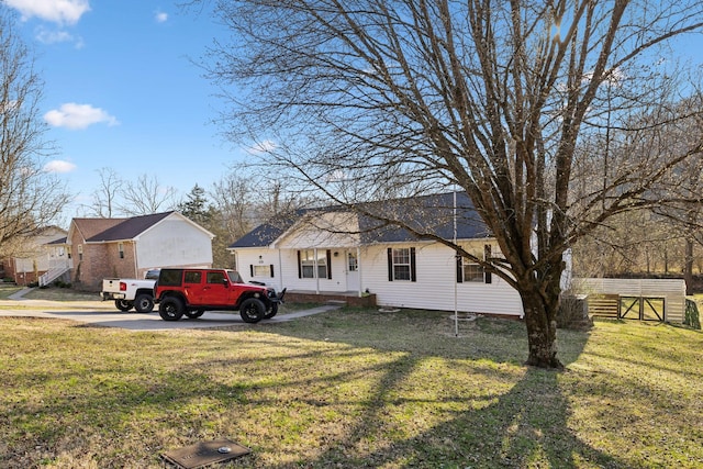 view of front facade with a front yard and fence