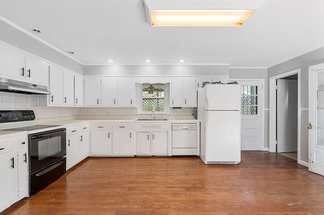 478 S Grundy Quarles Hwy, Gainesboro, TN 38562 - kitchen featuring white appliances, wood finished floors, a sink, light countertops, and under cabinet range hood