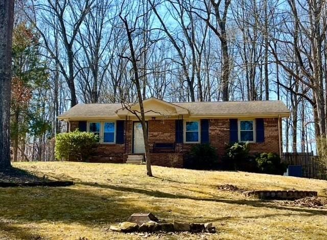 ranch-style home with entry steps and brick siding