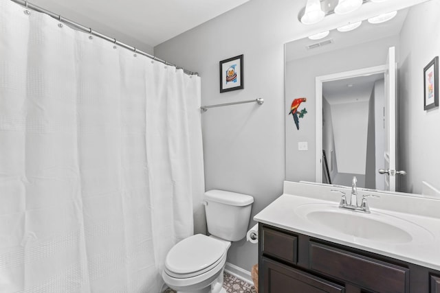 full bath with visible vents, baseboards, toilet, and vanity