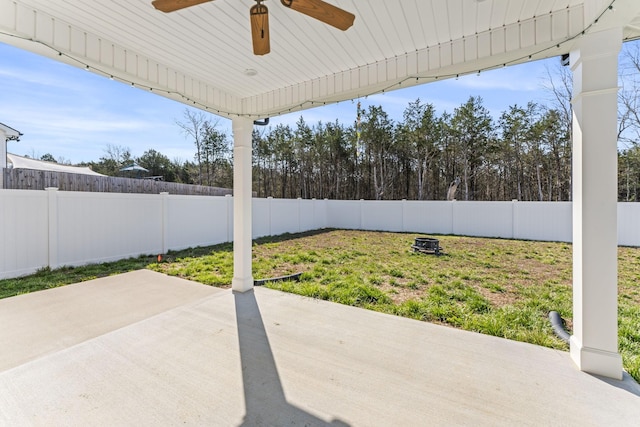 view of patio featuring a fenced backyard and ceiling fan