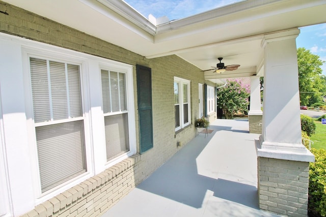 view of patio featuring covered porch and ceiling fan