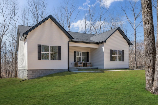 view of front of property with a porch, a shingled roof, and a front yard