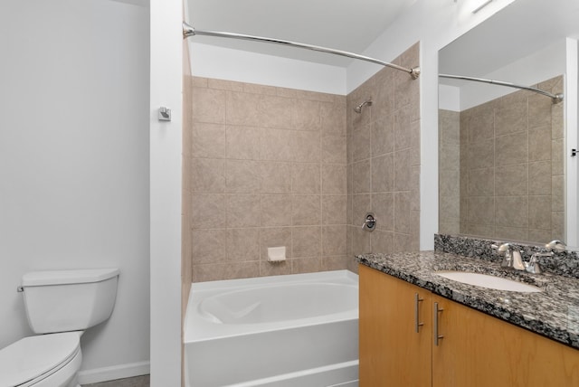 full bathroom featuring baseboards, shower / bathtub combination, toilet, and vanity