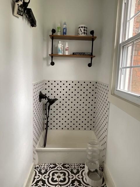 200 Marlin Rd, White House, TN 37188 - full bath featuring tile patterned flooring and a bathing tub