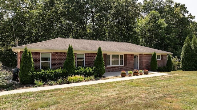 single story home featuring brick siding and a front lawn