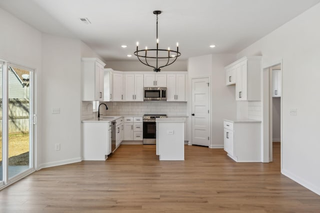 kitchen with a sink, plenty of natural light, tasteful backsplash, and stainless steel appliances
