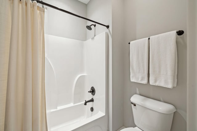 full bathroom featuring shower / tub combo with curtain and toilet