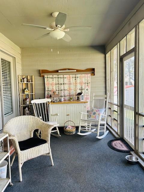 sunroom / solarium with ceiling fan