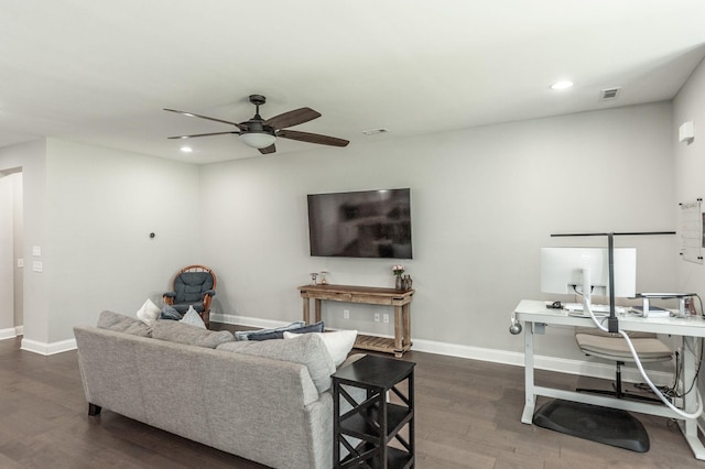 living area featuring recessed lighting, visible vents, baseboards, and dark wood-style floors