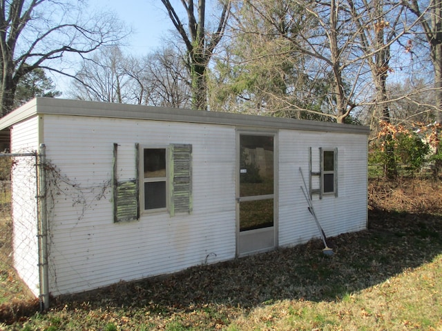 view of outdoor structure featuring an outdoor structure