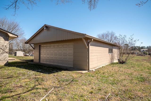 view of detached garage