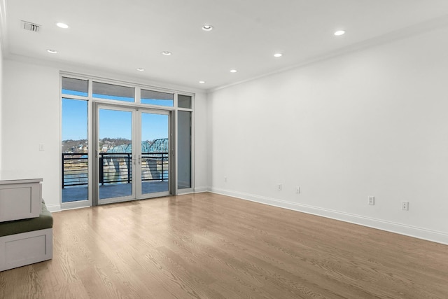 spare room with light wood finished floors, visible vents, recessed lighting, and baseboards