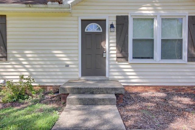 doorway to property with crawl space