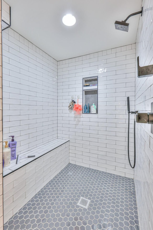 bathroom featuring tiled shower