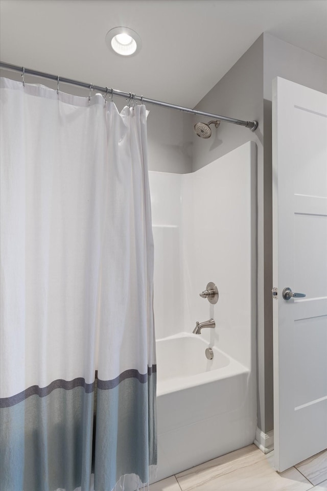 bathroom featuring shower / tub combo