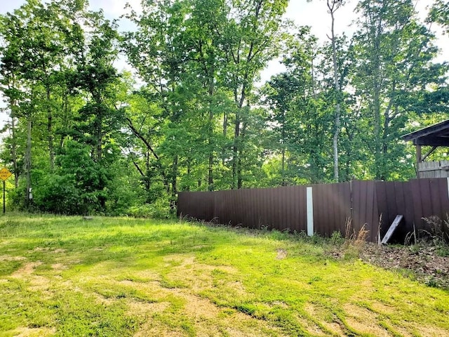 view of yard featuring fence