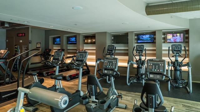 exercise room featuring visible vents and recessed lighting