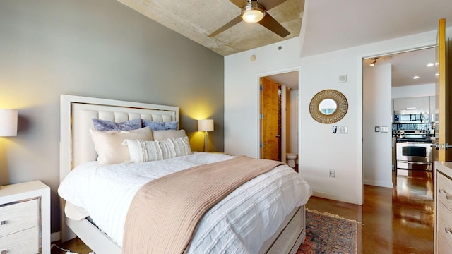 bedroom with a ceiling fan and baseboards