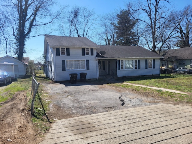 view of front of home featuring fence and driveway