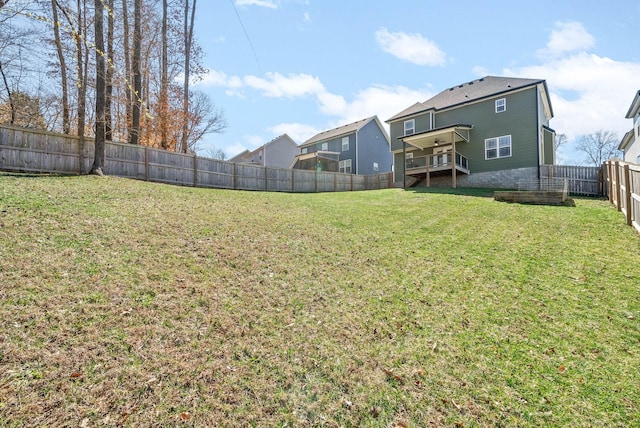 view of yard featuring a fenced backyard