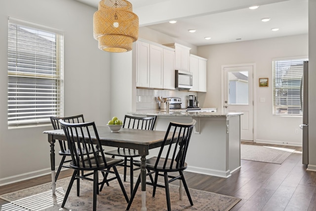 dining area with recessed lighting, baseboards, and dark wood-style flooring