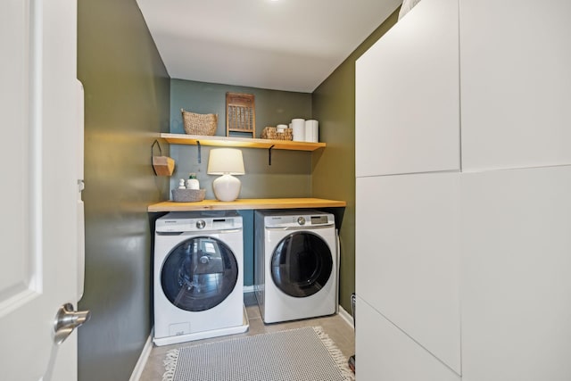 laundry room with laundry area and independent washer and dryer