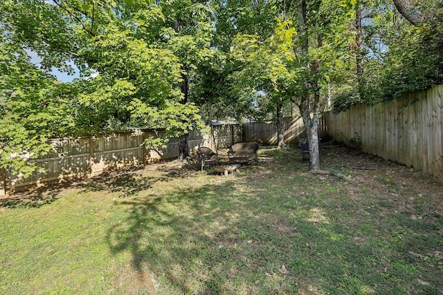 view of yard featuring a fenced backyard